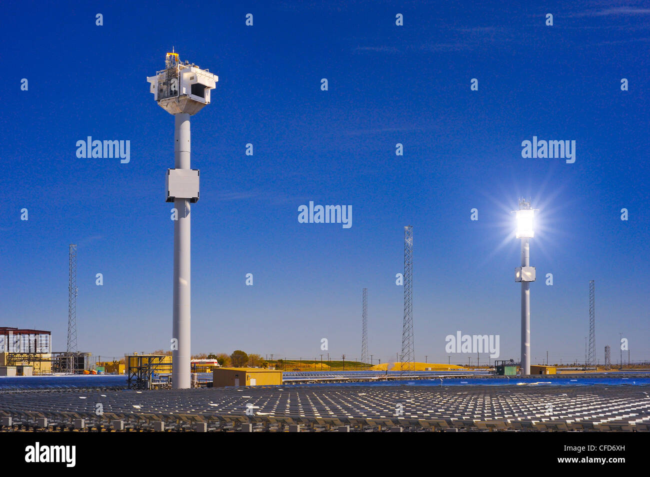 Sierra Sun Tower. 5 MW di energia solare termica impianto di alimentazione in Lancaster, California, Stati Uniti d'America. Foto Stock