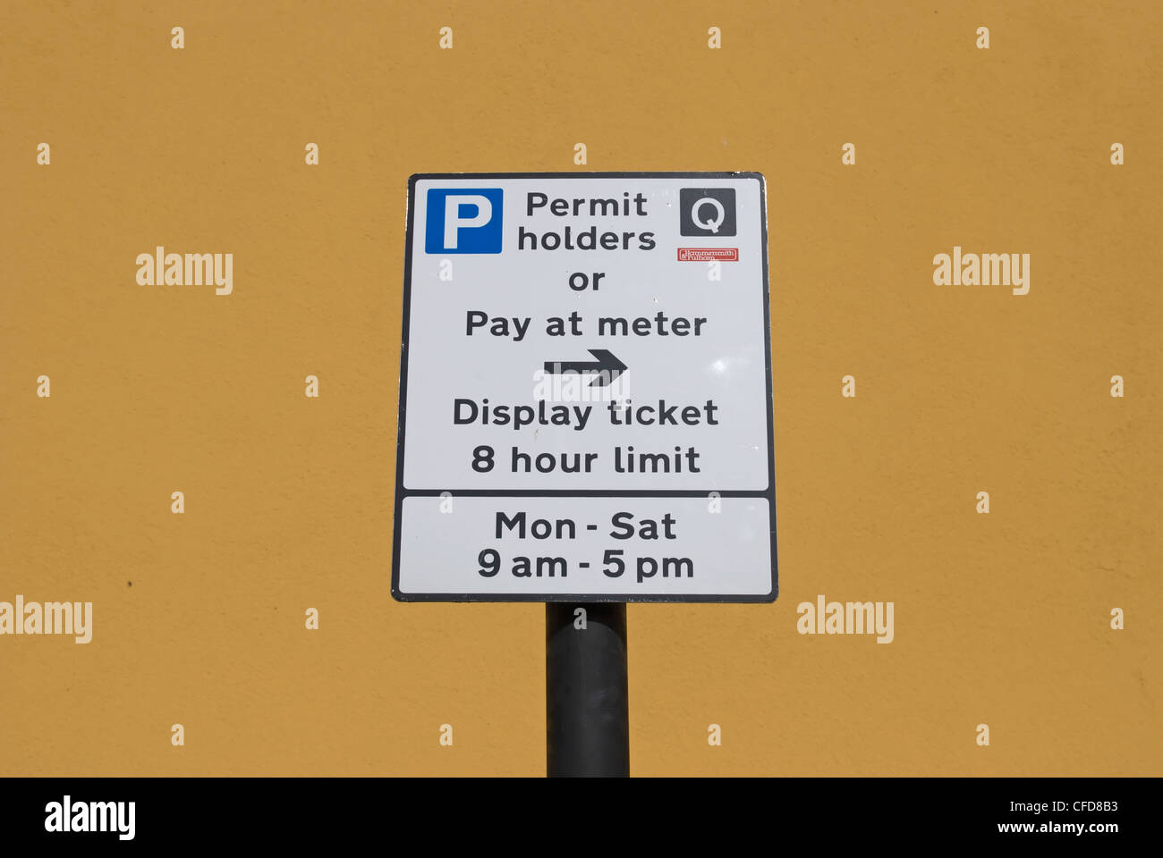 I titolari di autorizzazioni e pagare nei parcheggi a firmare in parsons Green, Londra, Inghilterra Foto Stock