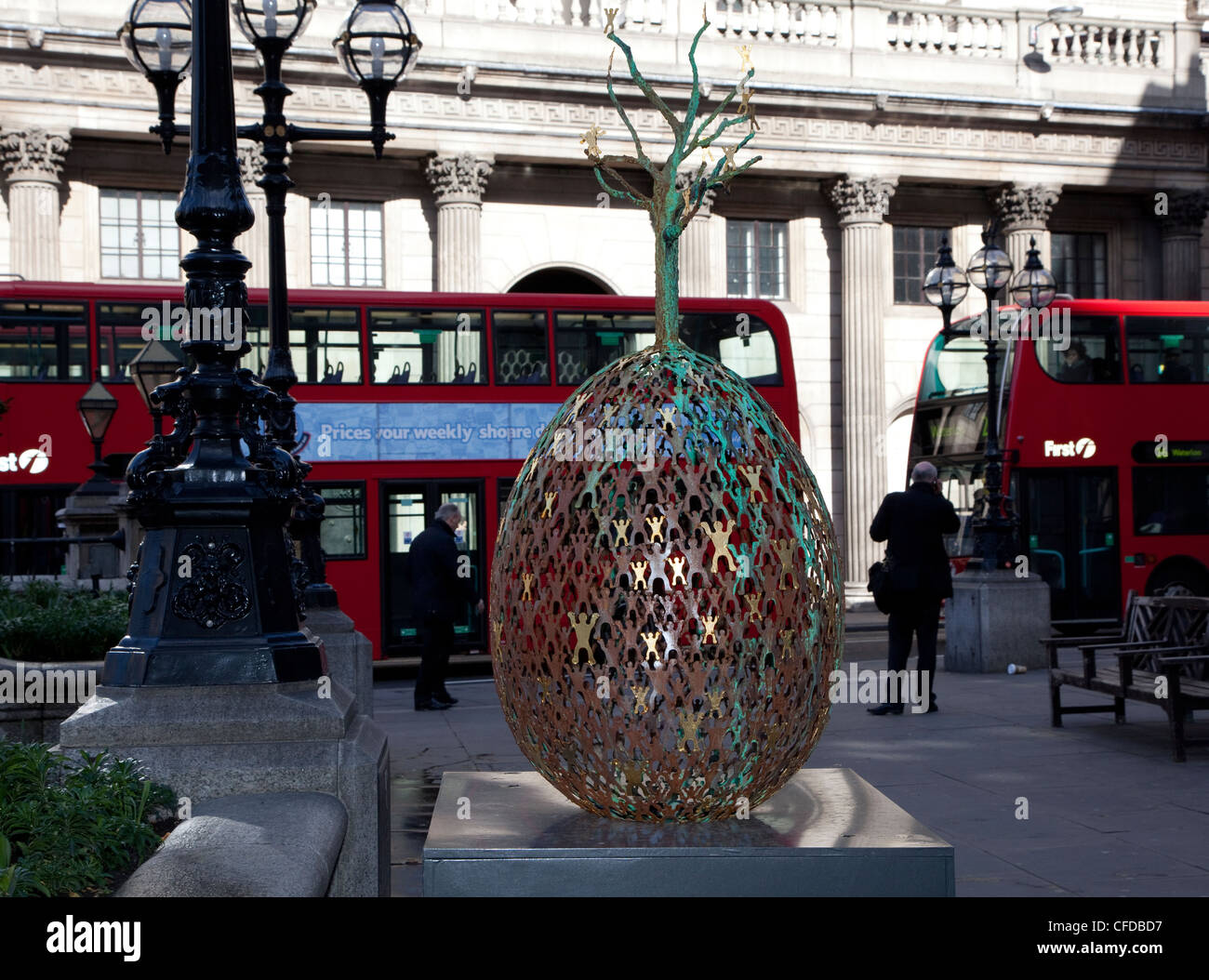 Faberge uovo grande caccia, Londra - artista Jill Berelowitz Foto Stock