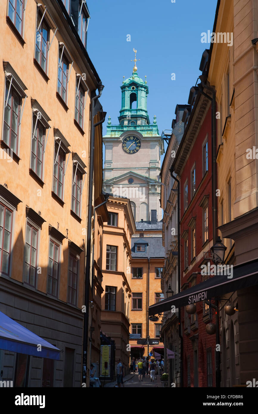 Storkyrkan la Chiesa e Gamla Stan centro storico vicolo, Stoccolma, Stoccolma, Svezia Foto Stock
