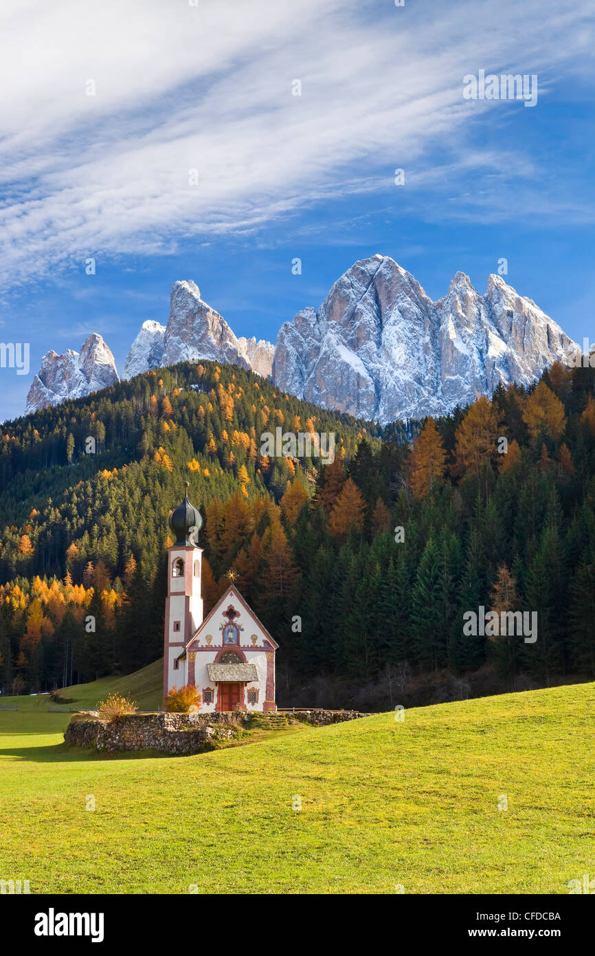 Johann Chiesa, Geisler Gruppe, Dolomiti, Trentino Alto Adige, Italia, Europa Foto Stock