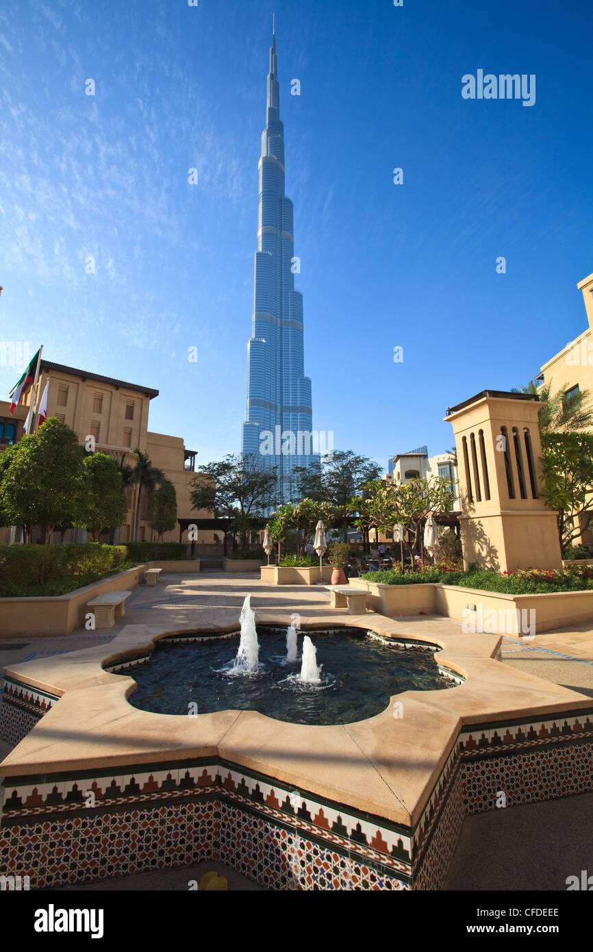 Il Burj Khalifa, l'uomo più alto struttura realizzati in tutto il mondo a 828 metri, il centro cittadino di Dubai, Dubai, Emirati Arabi Uniti Foto Stock Il Burj Khalifa, l'uomo più alto struttura realizzati in tutto il mondo a 828 metri, il centro cittadino di Dubai, Dubai, Emirati Arabi Uniti Foto Stock