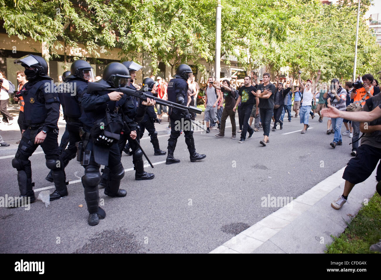Protesta di indignants (rivoluzione spagnola) e scontri con la polizia in Barcelona vicino al parlamento catalano, Parc Ciutadella Foto Stock