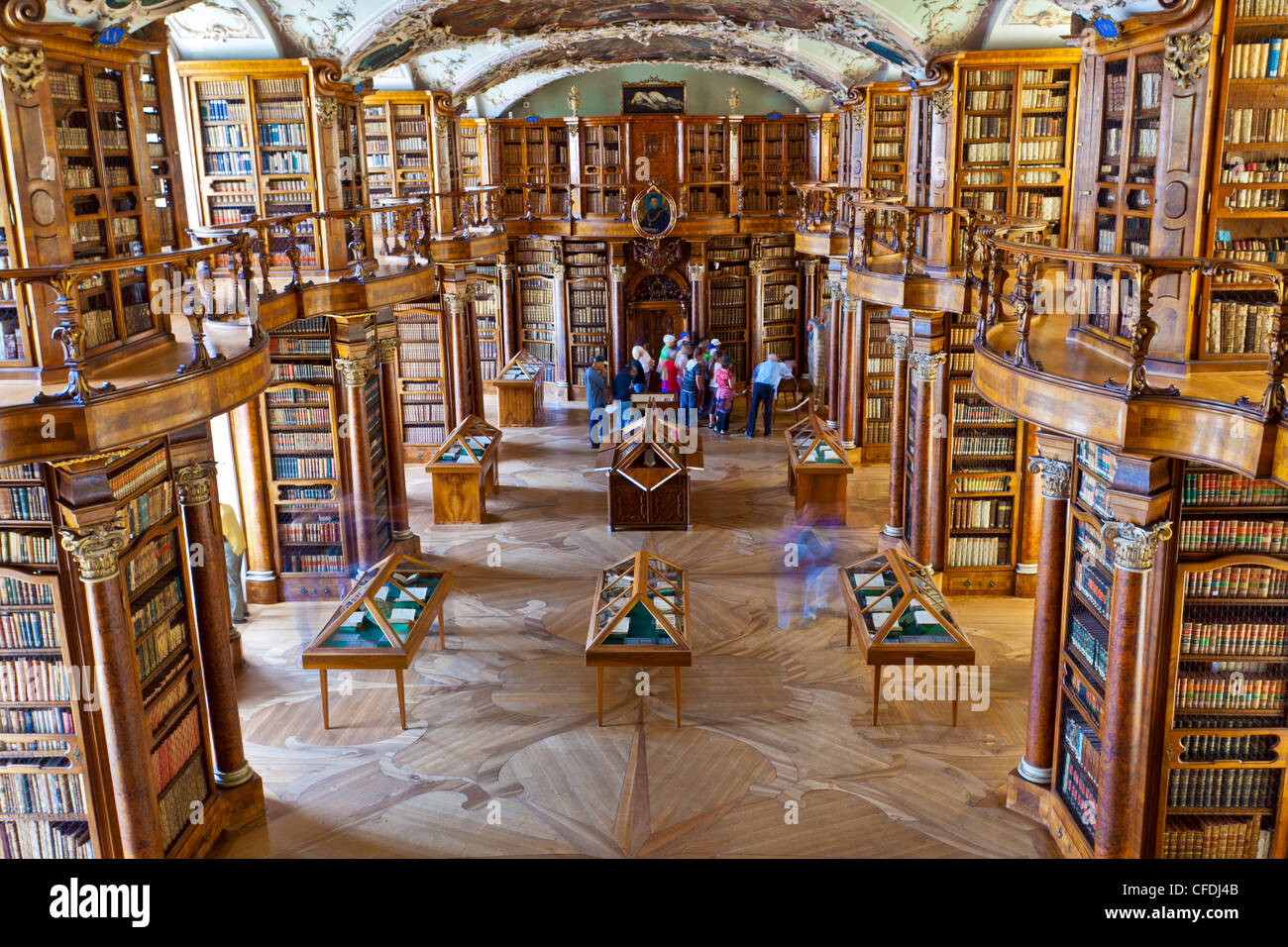 Stile rococò Abbey Library, che contiene la più antica biblioteca raccolta nel paese, San Gallo, Svizzera, Europa Foto Stock