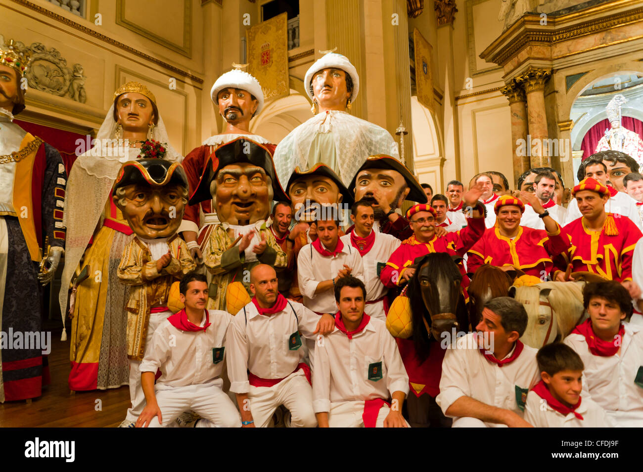 Centocinquantesimo Sfilata dei Giganti e Big-capi, Chiesa di San Lorenzo, San Fermin festival, Pamplona, Navarra, Spagna, Europa Foto Stock
