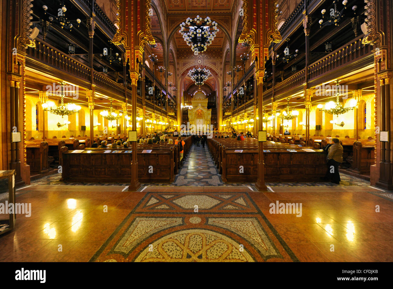 Vista interna della sinagoga, Budapest, Ungheria, Europa Foto Stock