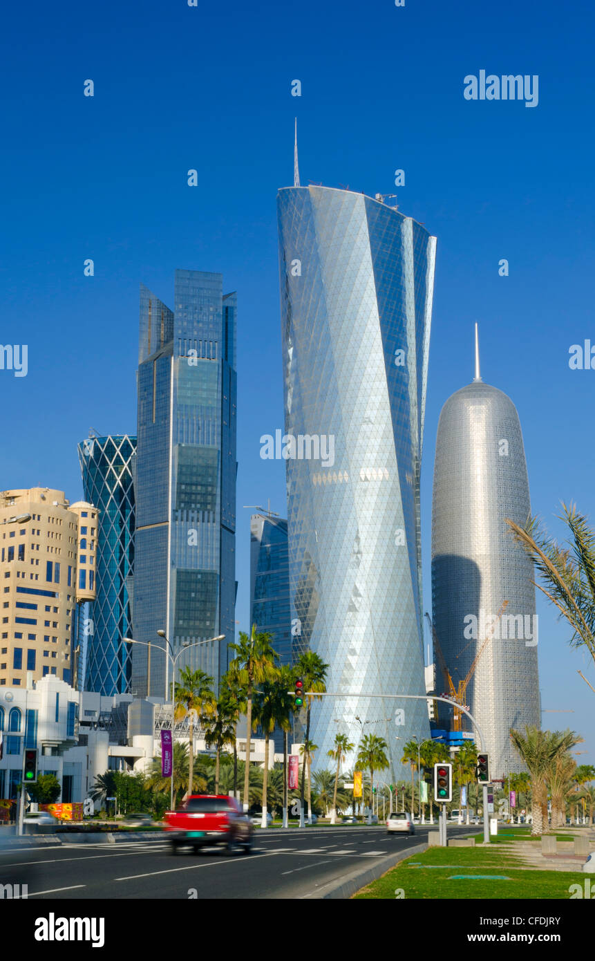 Grattacieli sulla skyline, da sinistra a destra la torre di Palm, Al Bidda e torre Burj Qatar Doha, Qatar, Medio Oriente Foto Stock