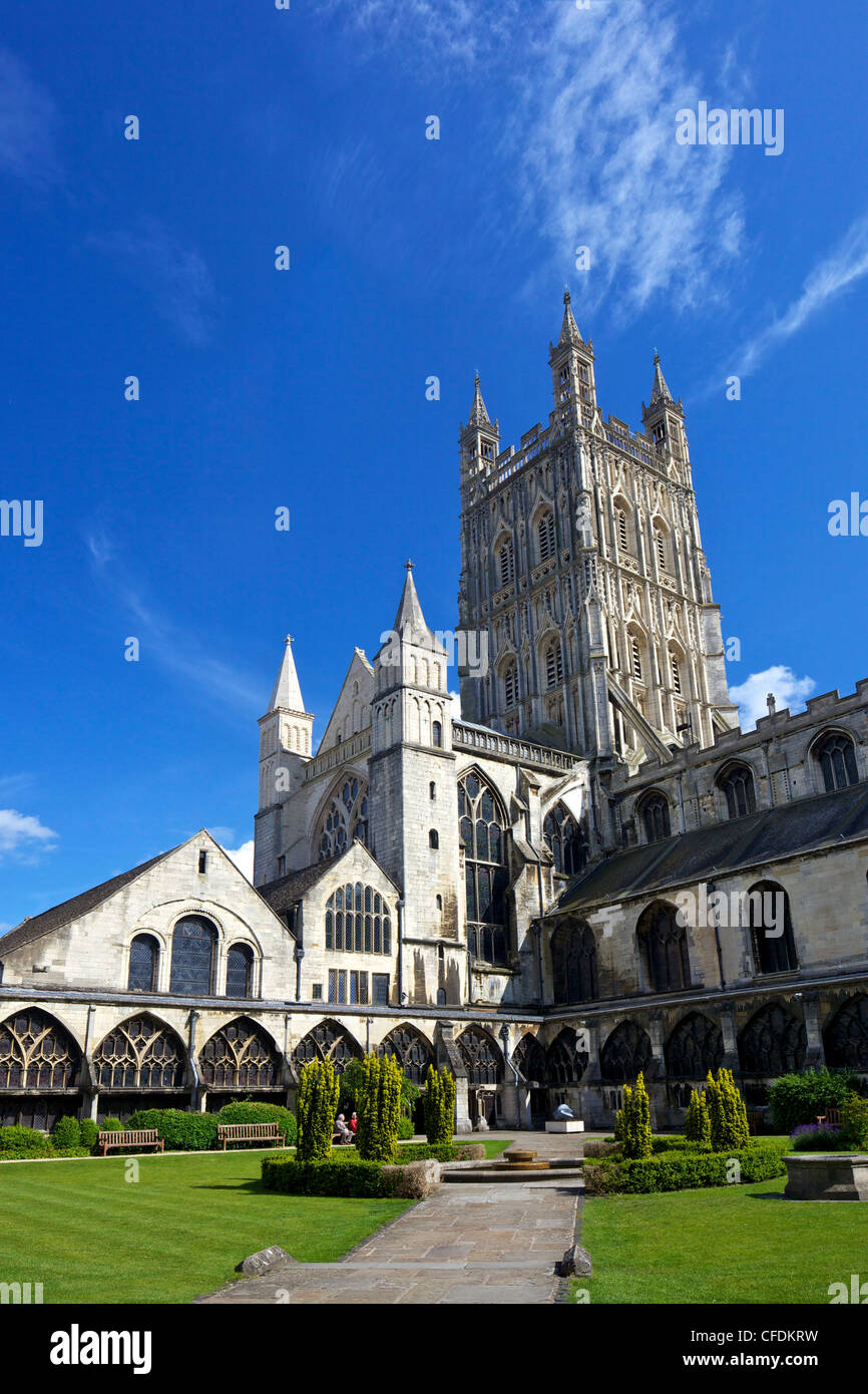 La torre quattrocentesca e chiostri, Cattedrale di Gloucester, Gloucestershire, England, Regno Unito, Europa Foto Stock