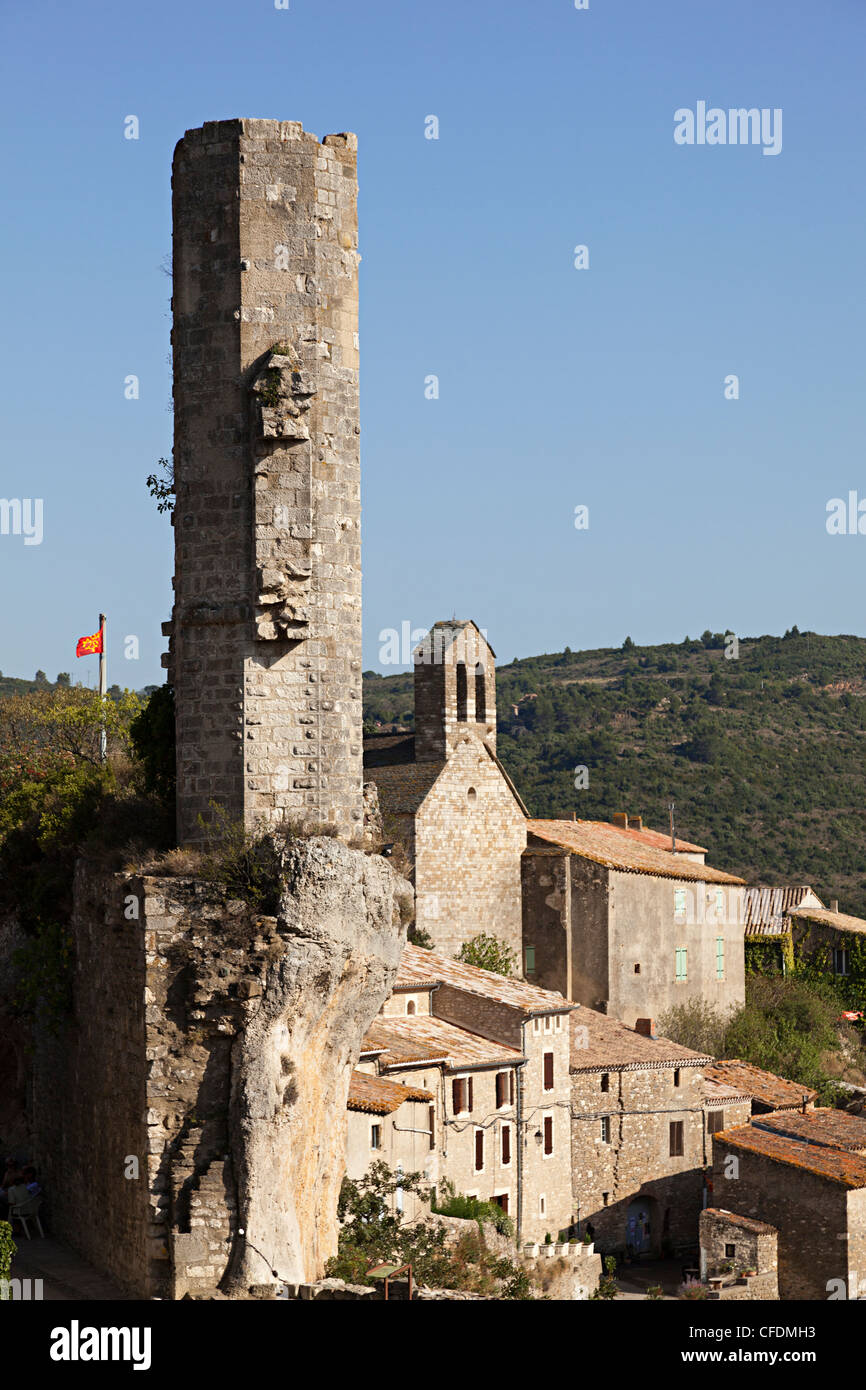 La candela, torre resti dell antico castello all'ingresso Minerve, un cataro città Languedoc, Herault, Francia Foto Stock