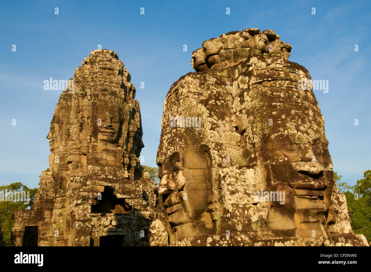 Dettaglio delle sculture, tempio Bayon, risalente al XIII secolo, Angkor, Sito Patrimonio Mondiale dell'UNESCO, Siem Reap, Cambogia Foto Stock