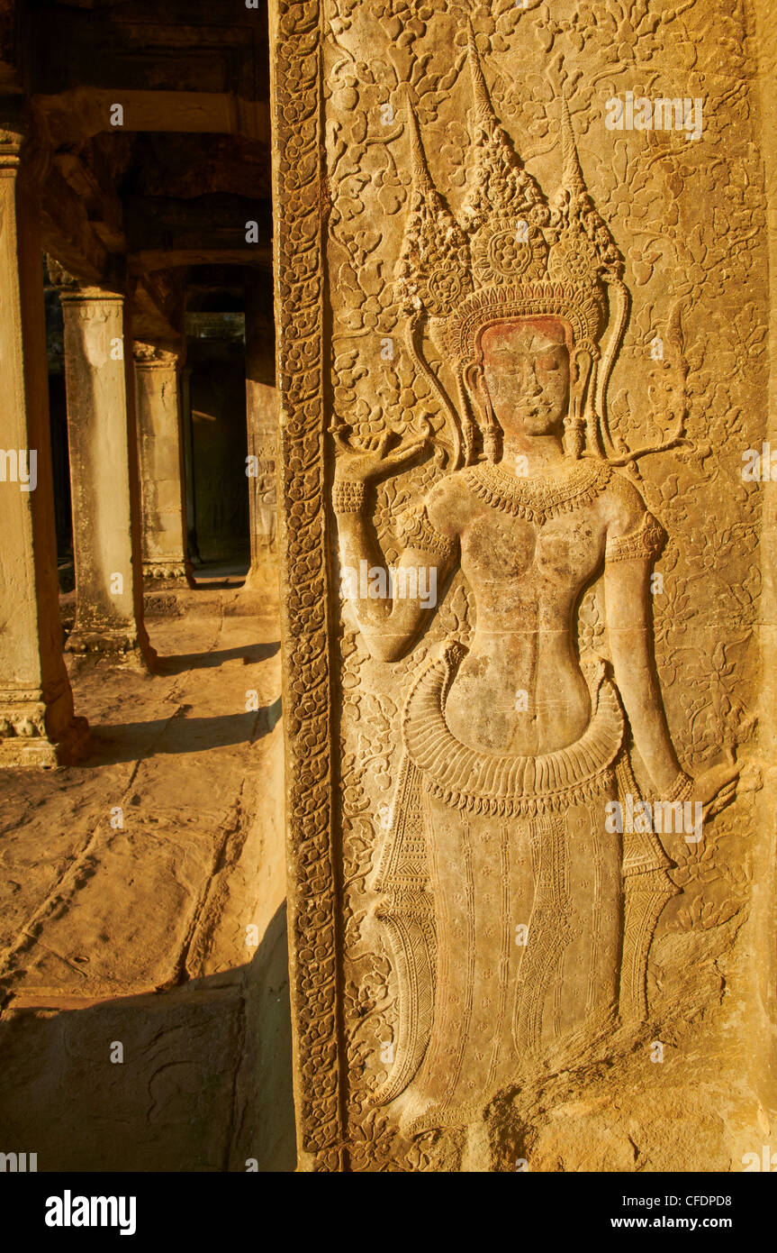 La scultura in rilievo di Apsara, Angkor Wat, Angkor, Siem Reap, Cambogia Foto Stock