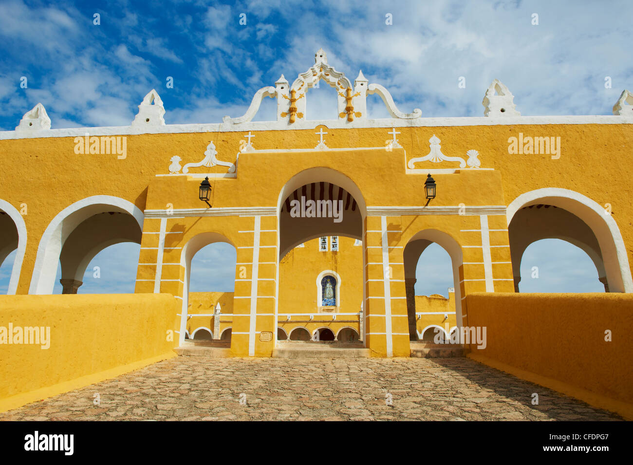 Monastero, il Convento de San Antonio De Padova (Convento di San Antonio De Padova), il giallo città di Izamal, stato dello Yucatan, Messico Foto Stock
