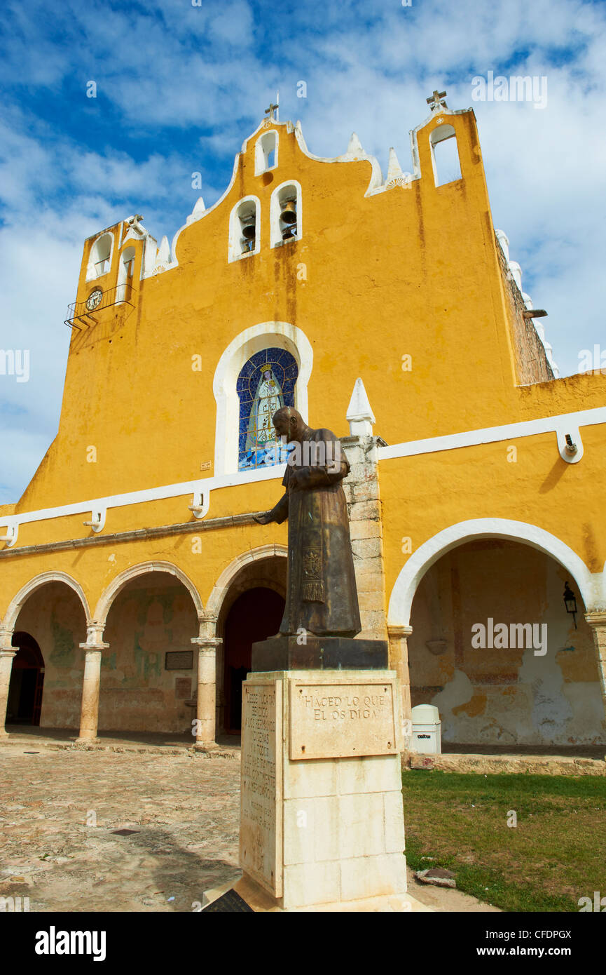 Monastero, il Convento de San Antonio De Padova (Convento di San Antonio De Padova), il giallo città di Izamal, stato dello Yucatan, Messico Foto Stock