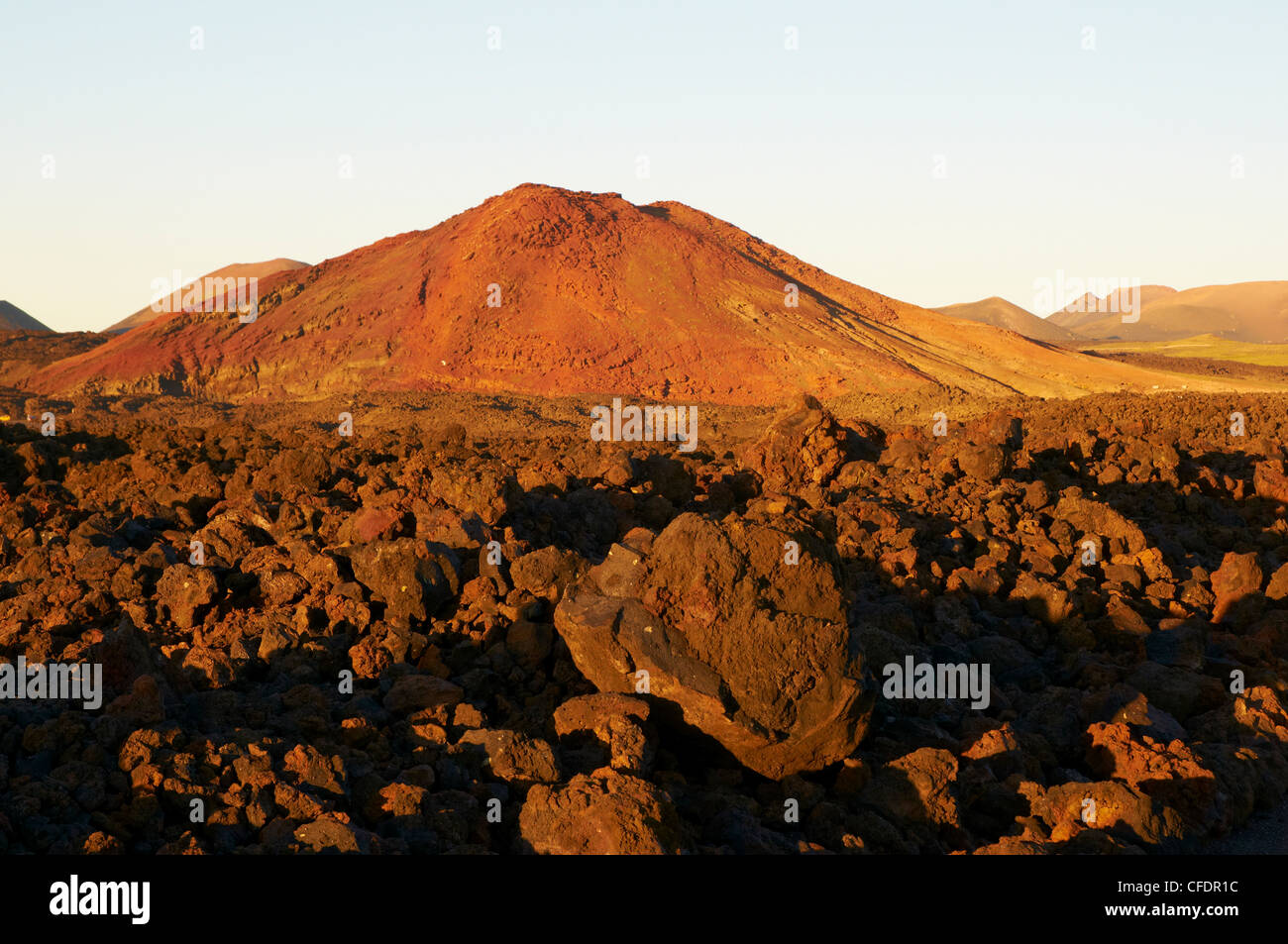 Vulcano al tramonto, Lanzarote, Isole Canarie, Spagna, Europa Foto Stock