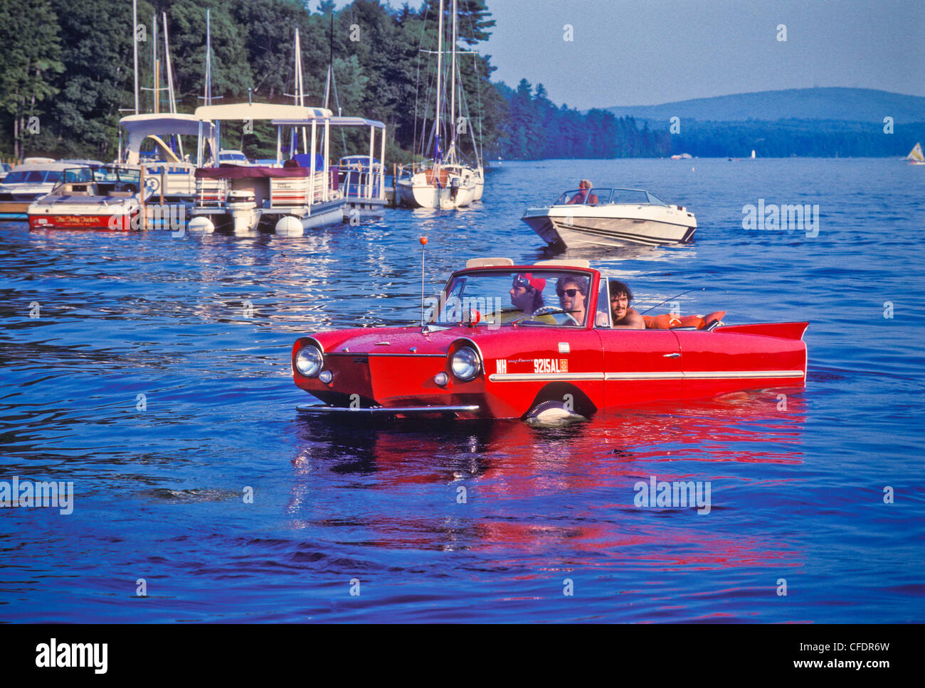 Acqua, barca attività durante il 4 di luglio antique sfilata di barche sul lago Sunapee, New London, New Hampshire. Foto Stock