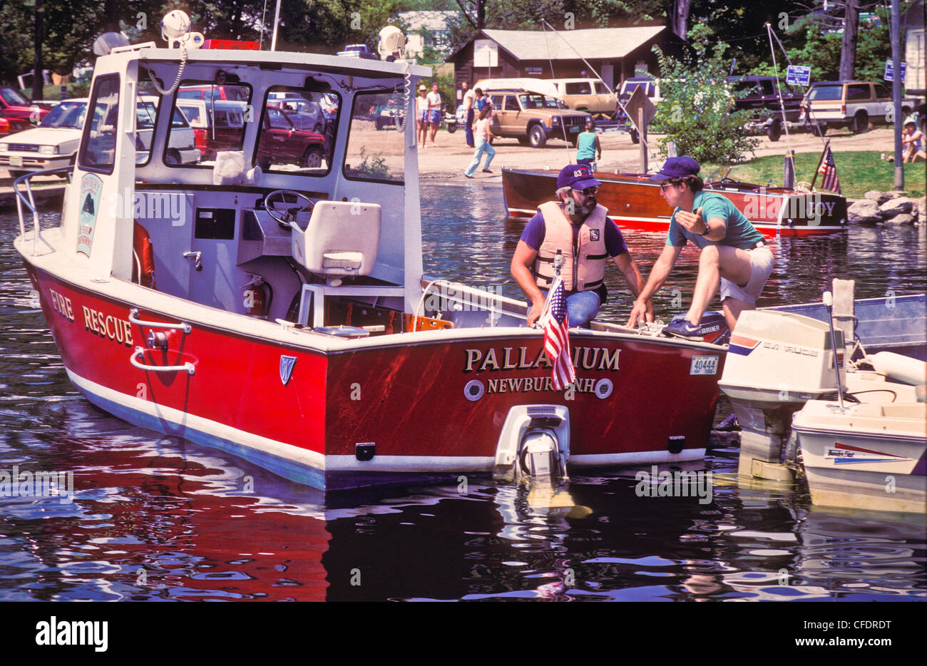 Acqua, barca attività durante il 4 di luglio antique sfilata di barche sul lago Sunapee, New London, New Hampshire. Foto Stock