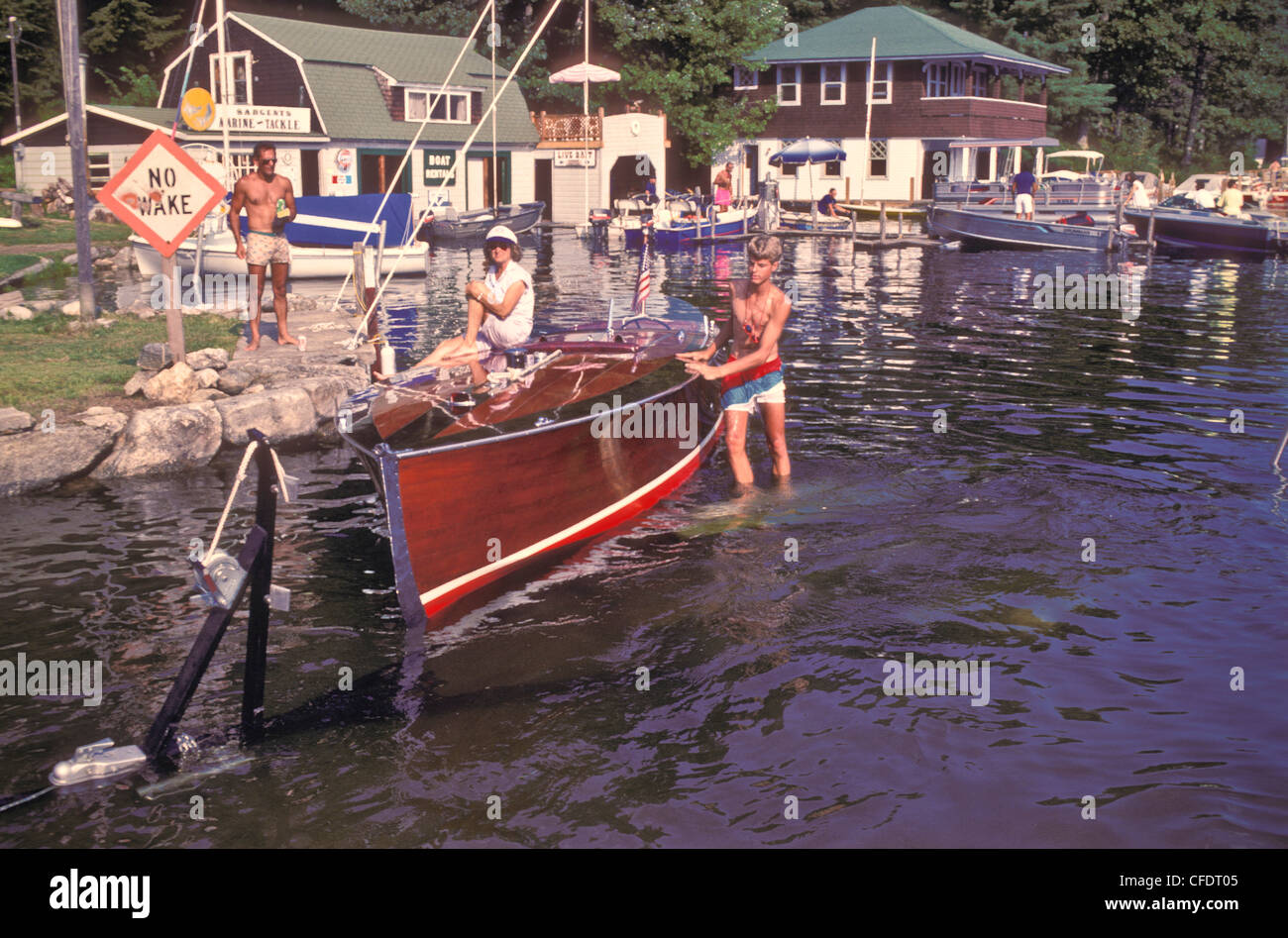 Acqua, barca attività durante il 4 di luglio antique sfilata di barche sul lago Sunapee, New London, New Hampshire. Foto Stock