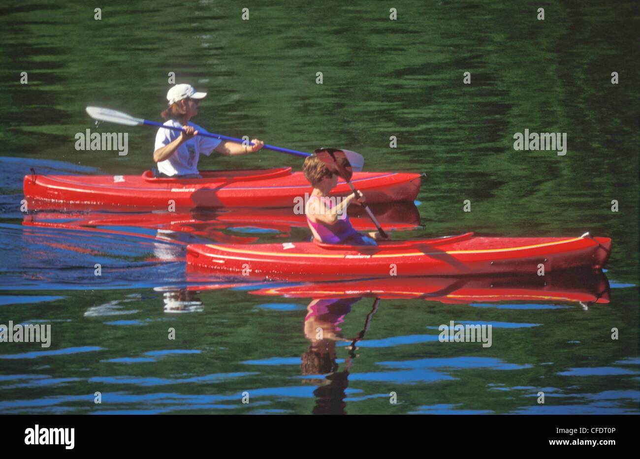 Acqua, barca attività durante il 4 di luglio antique sfilata di barche sul lago Sunapee, New London, New Hampshire. Foto Stock