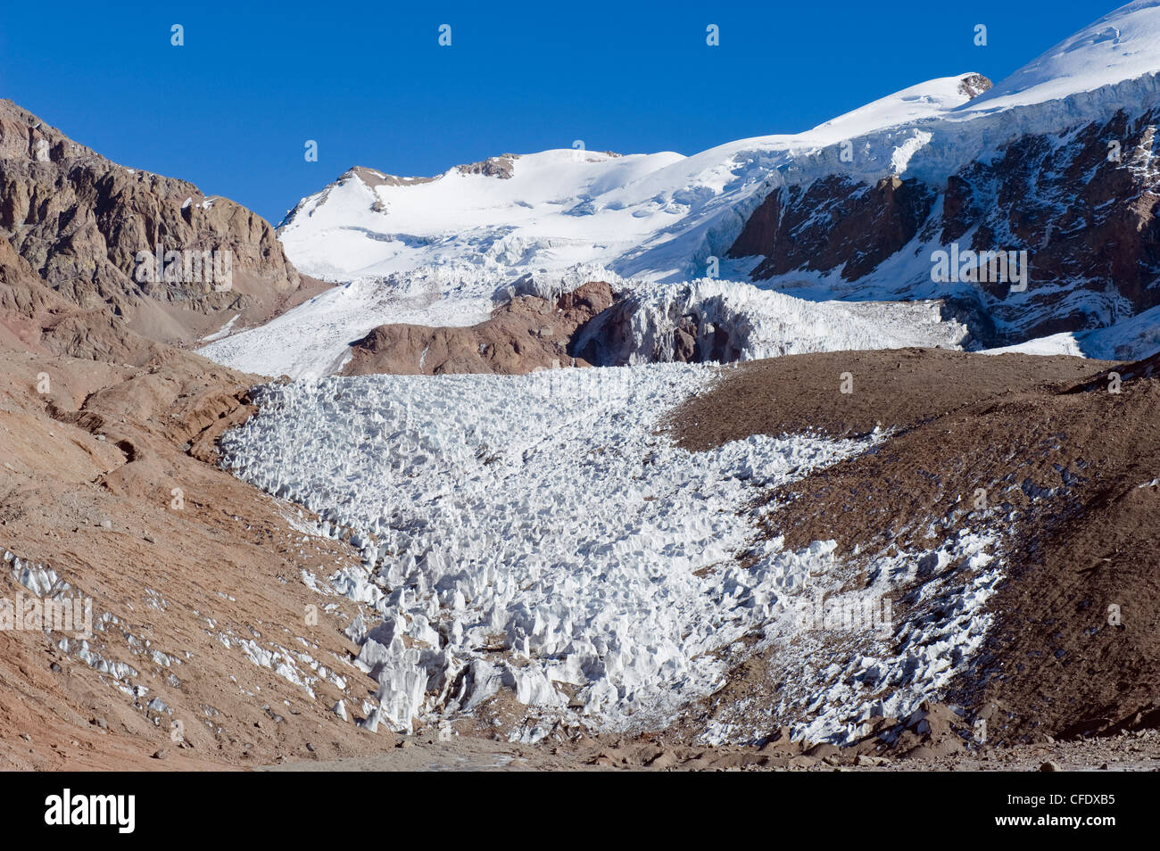 Ghiacciaio vicino a Plaza de Mulas basecamp, Parco Aconcagua, montagne delle Ande, Argentina, Sud America Foto Stock