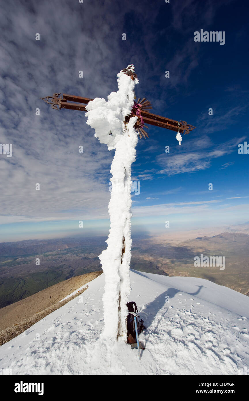 Croce sul vertice di El Misti vulcano, 5822m, Arequipa, Perù, Sud America Foto Stock