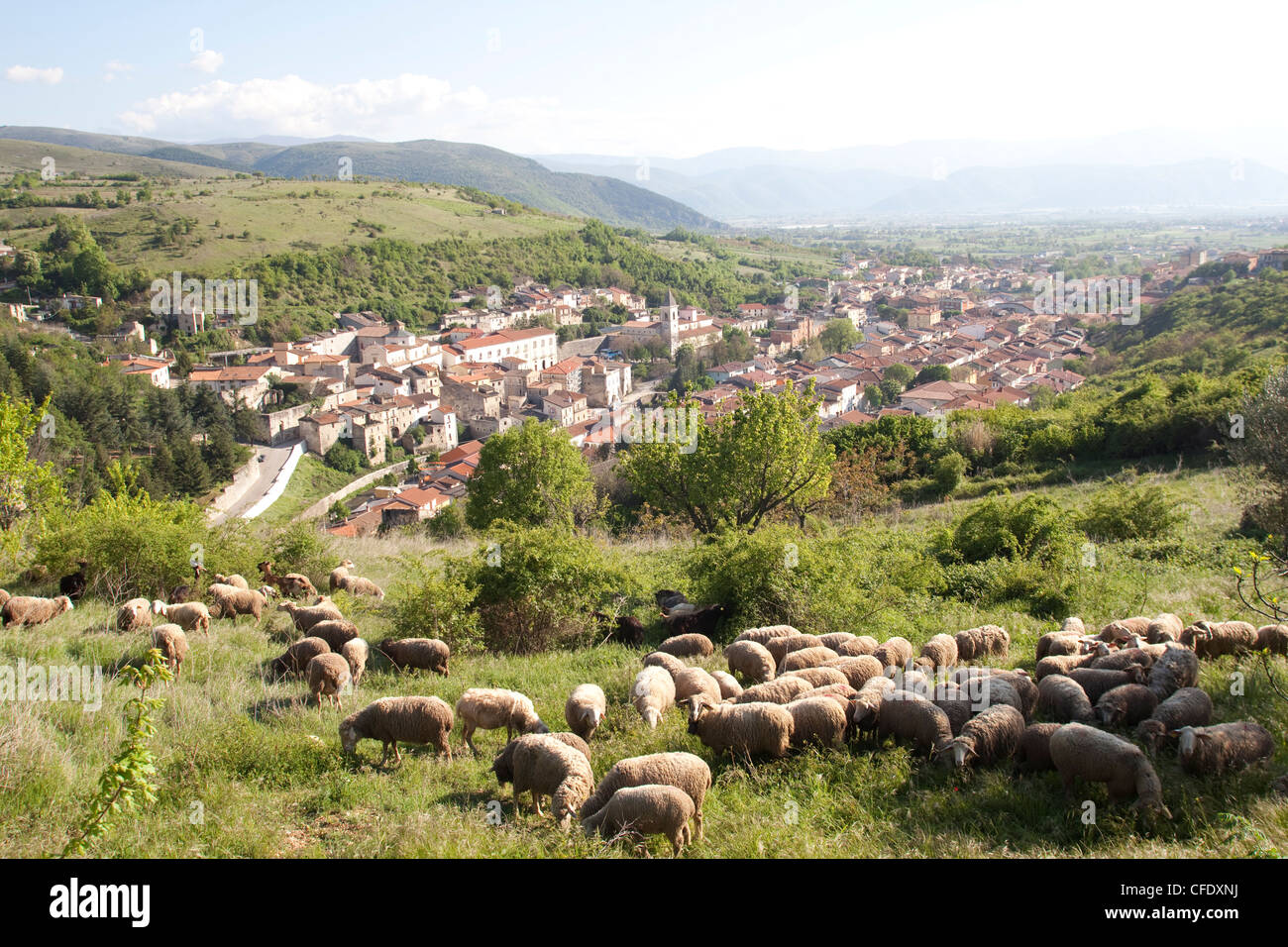 Vista di Pescina, Abruzzo, Italia, Europa Foto Stock