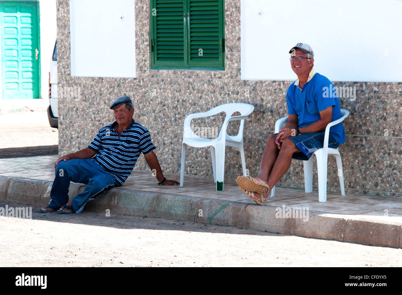Fuerteventura puertito de la cruz giovane della gente del luogo godendo la siesta Foto Stock