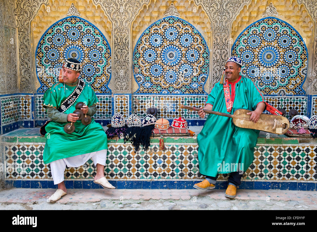 Carcaba (ferro nacchere) e Gambri (chitarra) giocatori, Kasbah, Tangeri, Marocco, Africa Settentrionale, Africa Foto Stock