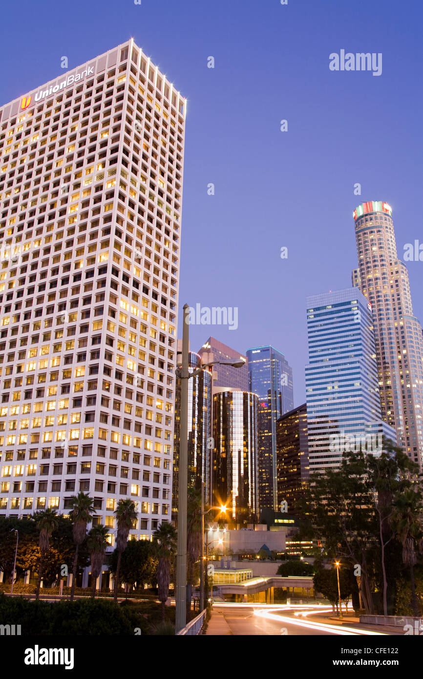 Union Bank sulla sinistra e la banca usa torri in Los Angeles, California, Stati Uniti d'America, Foto Stock