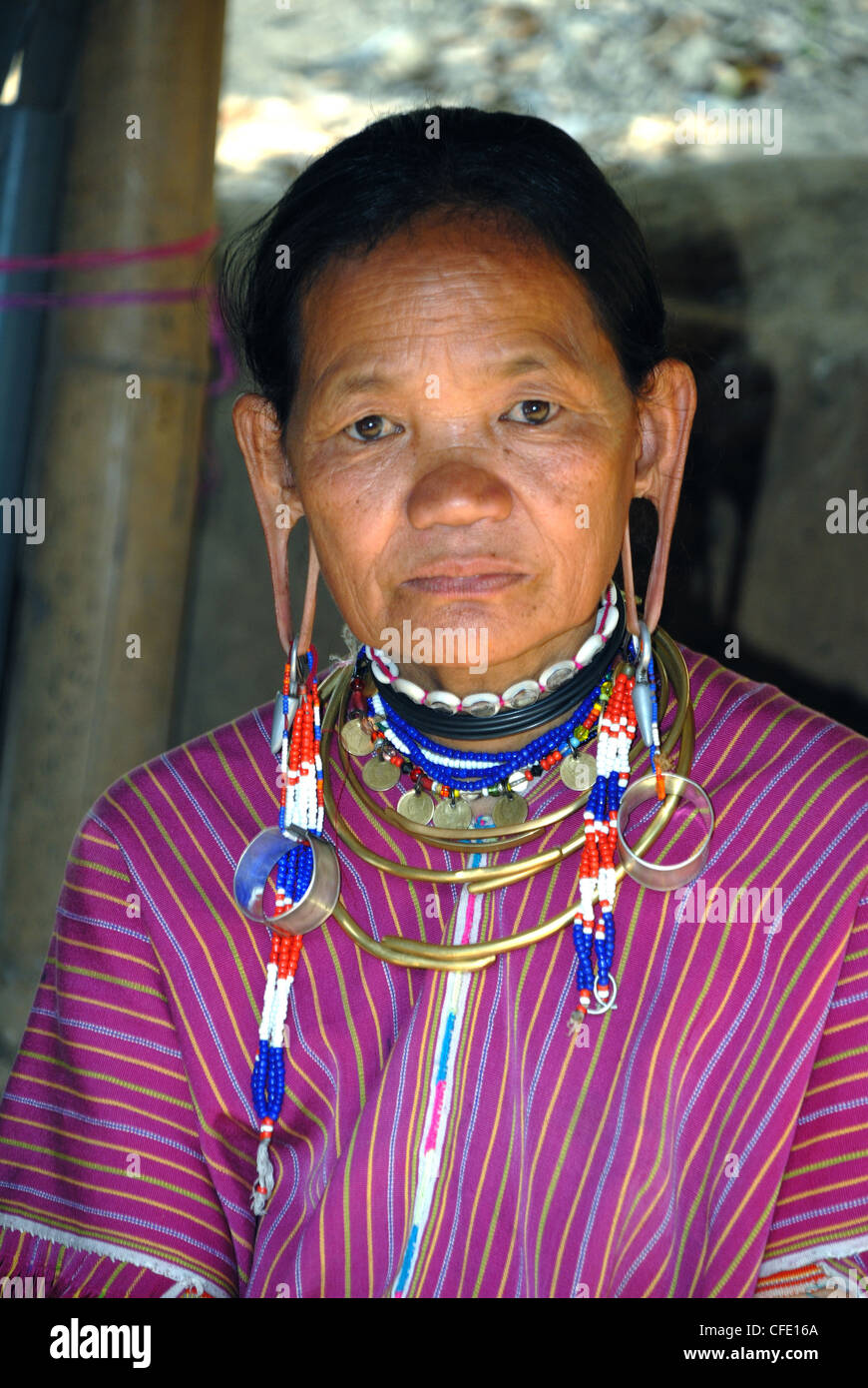 Signora da Karen long orecchio della tribù della collina a Mae Hong Son Thailandia del Nord su 8/12/2008 Foto Stock