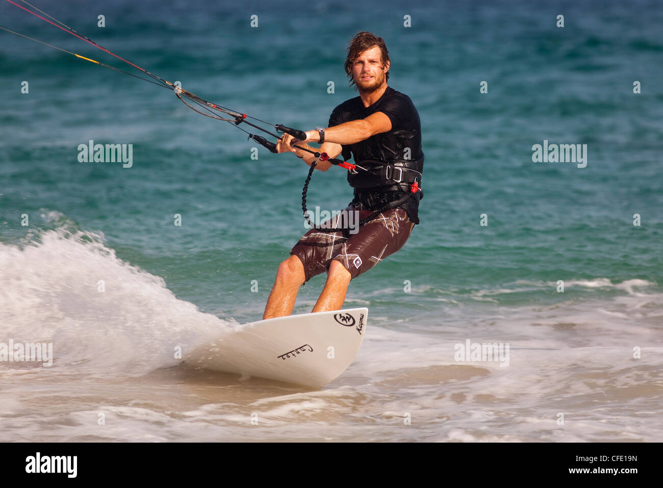 Kite surfer, Cotillo, Fuerteventura, Isole Canarie, Spagna. Atlantico, Europa Foto Stock