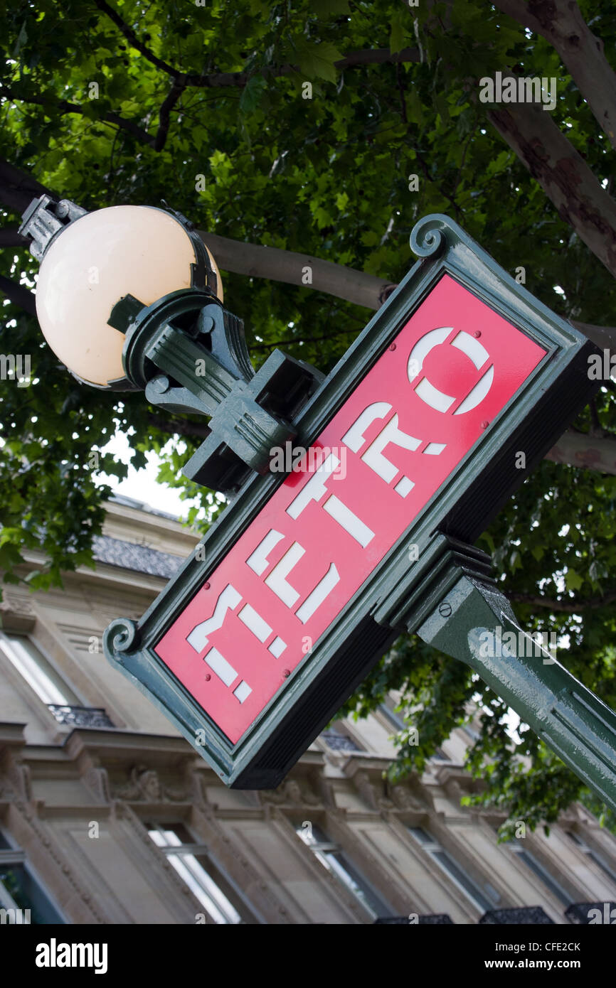 Chiudere angolato di segno della metropolitana di Parigi, Francia. Foto Stock