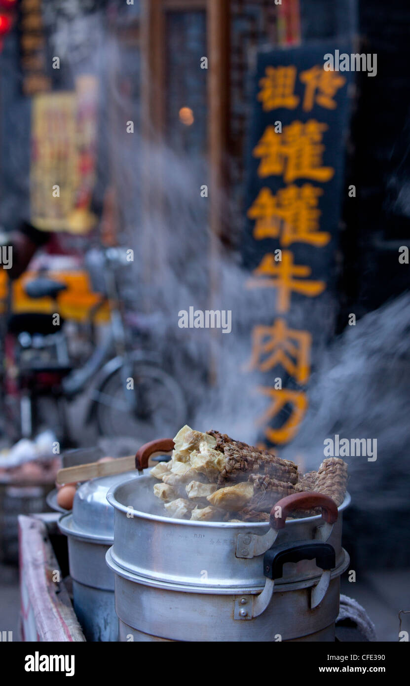 Cucina di strada, di Pingyao, la dinastia Qing città vecchia, nella provincia di Shanxi, Cina Foto Stock