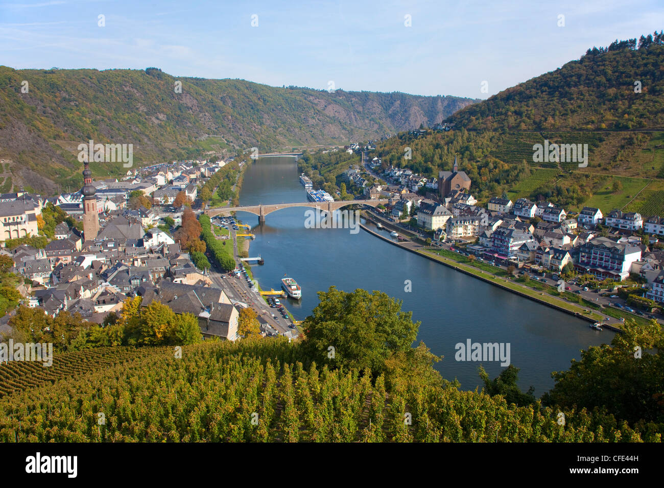 Vista dal castello sul fiume Mosella, a Cochem, Renania-Palatinato, Germania, Europa Foto Stock