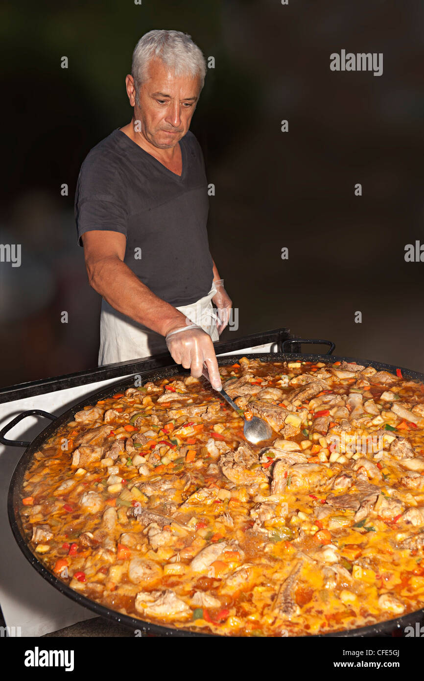 La cottura piella all'evento outdoor, Olargues, Francia Foto Stock