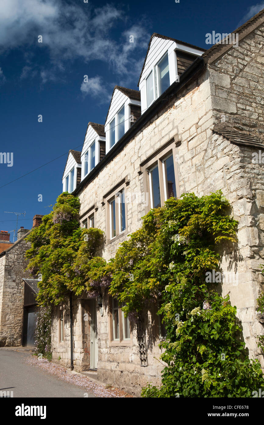 Regno Unito, Gloucestershire, Stroud, Painswick, Vicarage Street, Cotswold pietra costruito cottage Foto Stock
