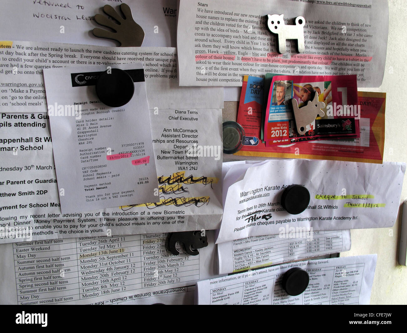 Home bacheca come una bacheca di note e di evidenziare le cose da ricordare Foto Stock