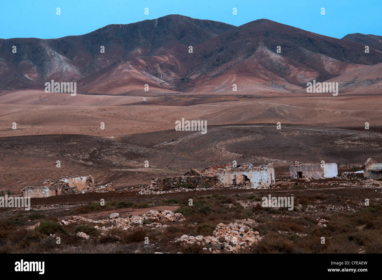 Fuerteventura betencuria parco nazionale di vista mozzafiato di antiche colate di lava e gli edifici abbandonati Foto Stock