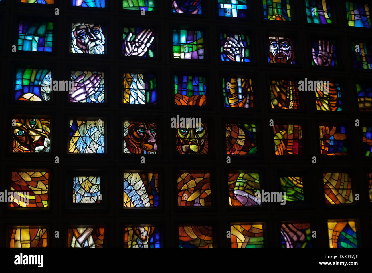 Debre Libanos. Monastero. Chiesa Ortodossa. Etiopia. Finestra di vetro colorato. Foto Stock