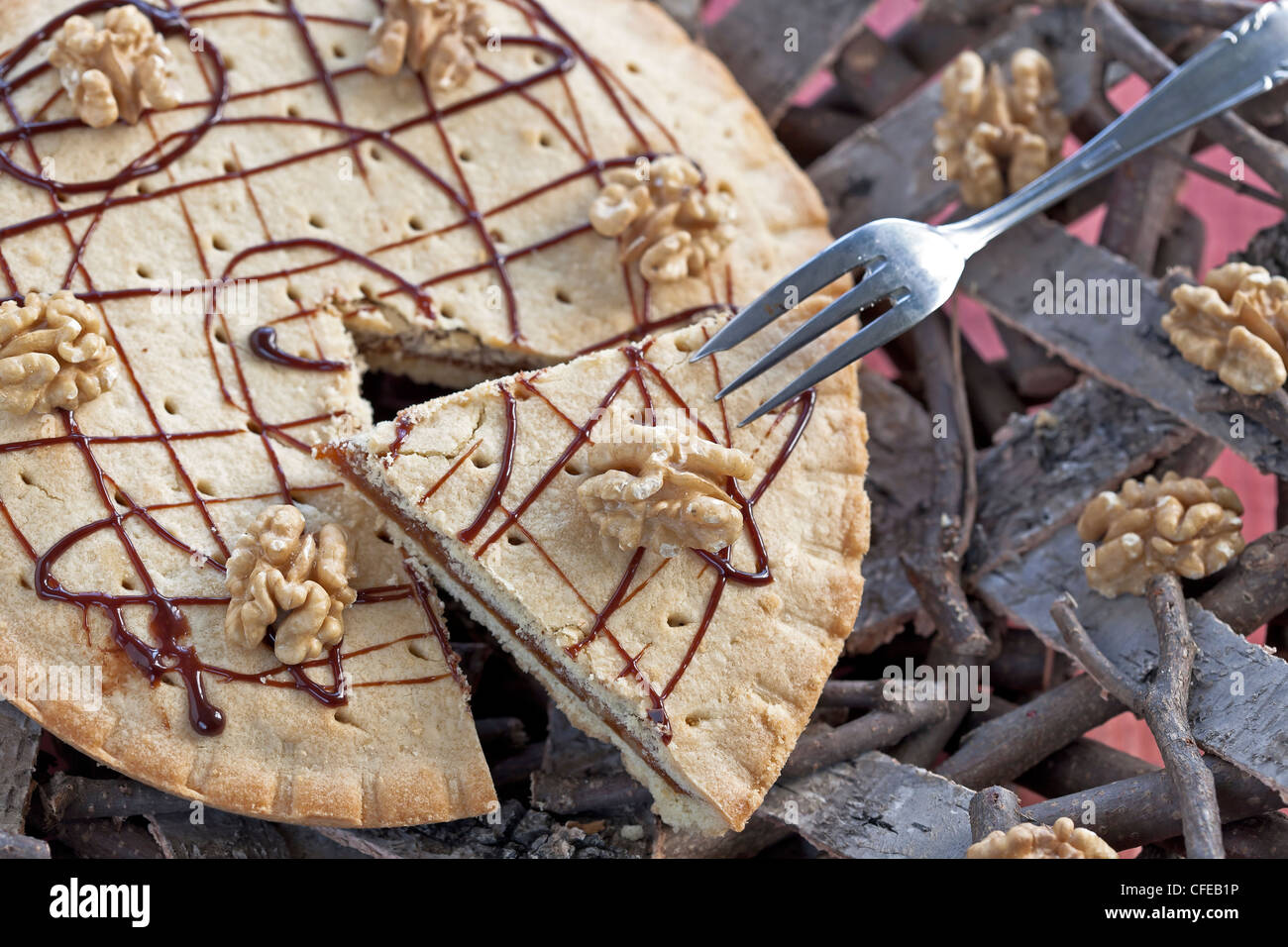 Dado in Engadina tart - pasticceria con caramello e noci Foto Stock