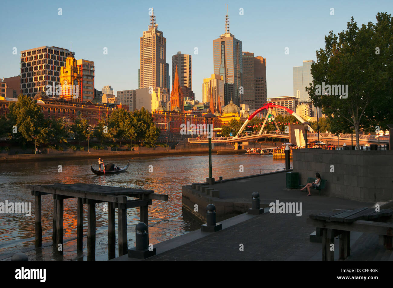 Melbourne central business district da Southbank sul fiume Yarra Victoria Australia Foto Stock