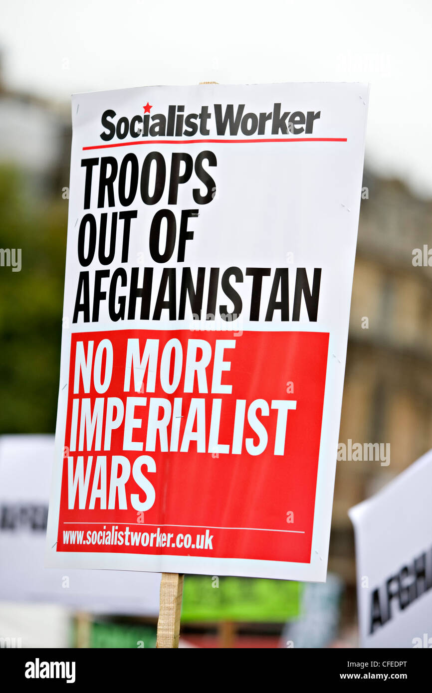 Lavoratore socialista banner di protesta a Londra anti-guerra di dimostrazione Foto Stock