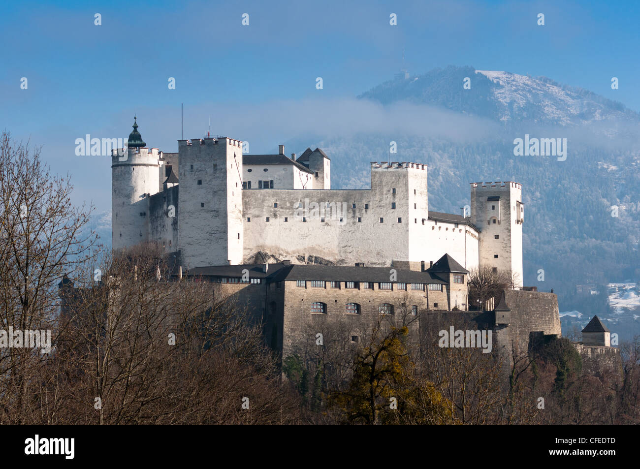 Salisburgo castello arroccato su una collina. Austria. Foto Stock