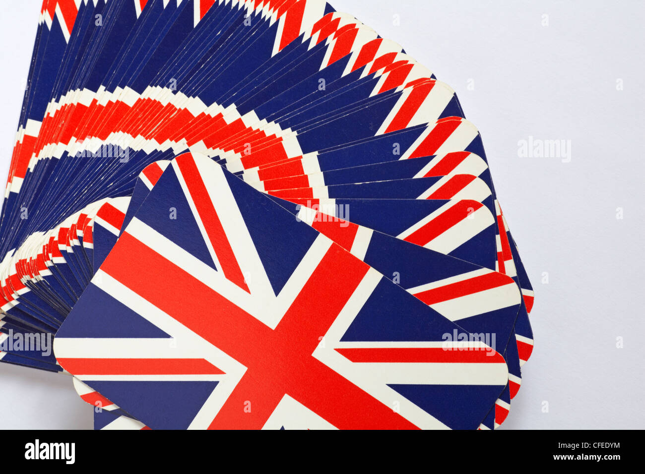 Pack di carte con union jack sul retro impostata su sfondo bianco Foto Stock