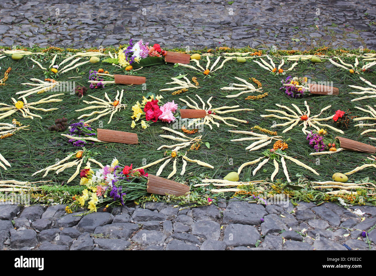 Tappeto di fiori in Antigua per Pasqua/Alfombra de Flores para Semana Santa en Antigua Guatemala Foto Stock