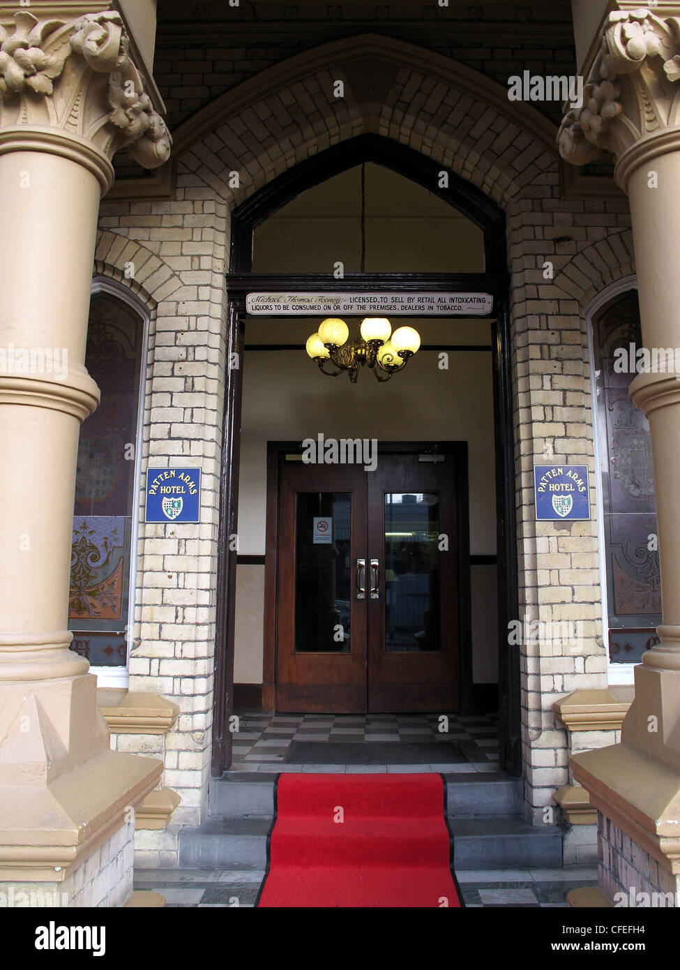 Ingresso del Patten Arms Hotel, Parker Street, Banca Quay, Warrington, Cheshire, Inghilterra, Regno Unito Foto Stock