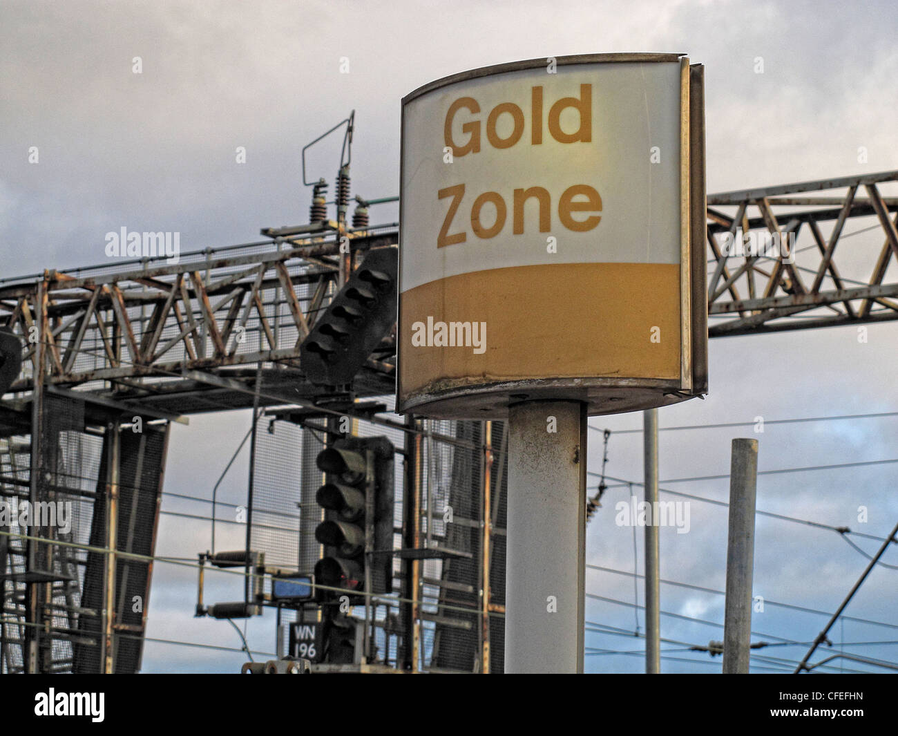 Gold zone Virgin Trains segno, Warrington Bank Quay, Parker St, Warrington, Cheshire , REGNO UNITO, WA1 1LW Foto Stock