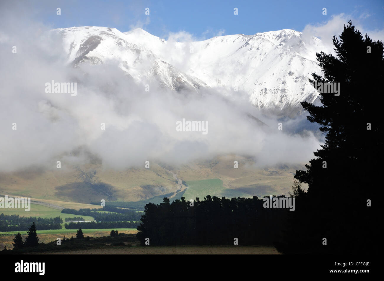 Alpi del Sud montagne attraverso Rakaia Gorge, regione di Canterbury, Isola del Sud, Nuova Zelanda Foto Stock