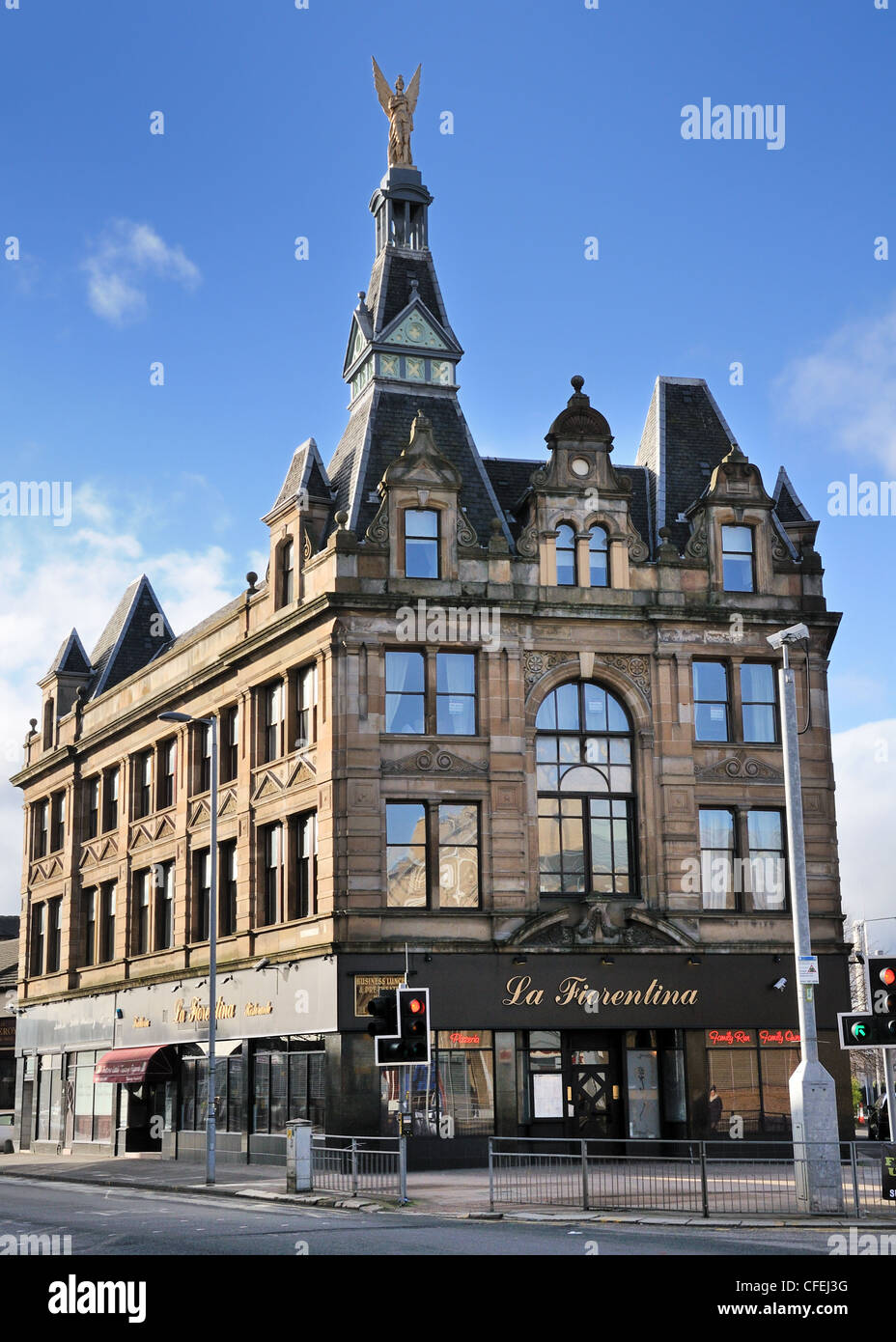 Paisley Road Toll, Angelo edificio e 'La Fiorentina' ristorante italiano a Glasgow, Scozia Foto Stock