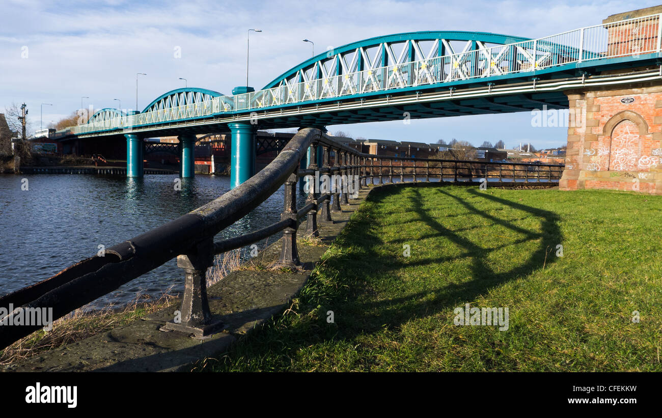 Lady Bay ponte sopra il fiume Trento a Nottingham. Utilizzato in ottanta per 'Smiley persone dell' starring Alec Guinness. Foto Stock