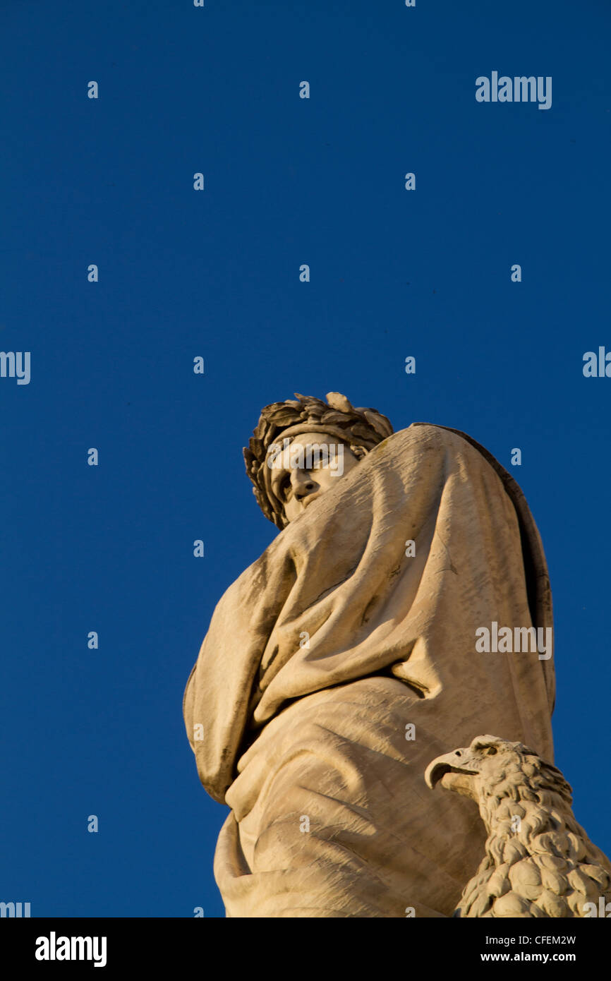 Statua romana contro un cielo blu Foto Stock